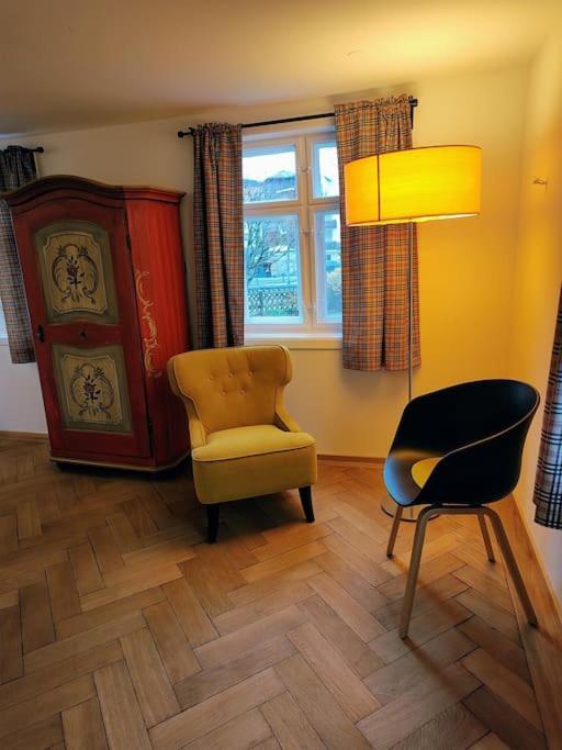 Ferienwohnung Resl - Geschmackvoll Renoviert & Zentral Im Historischen Schindelhaus 오버스타우펜 외부 사진