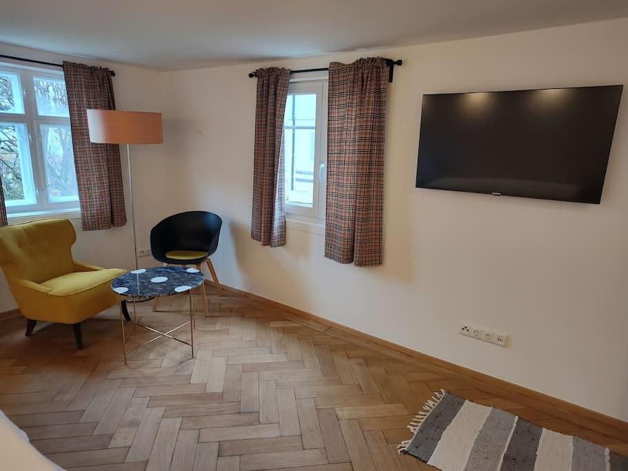 Ferienwohnung Resl - Geschmackvoll Renoviert & Zentral Im Historischen Schindelhaus 오버스타우펜 외부 사진