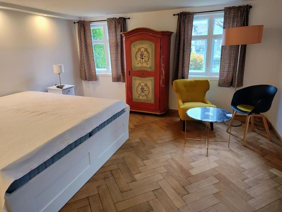 Ferienwohnung Resl - Geschmackvoll Renoviert & Zentral Im Historischen Schindelhaus 오버스타우펜 외부 사진