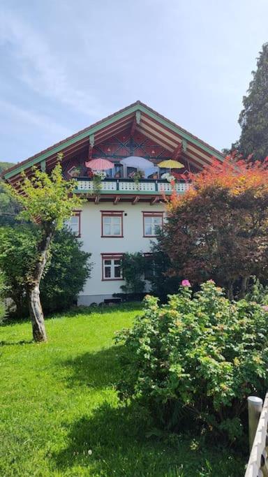 Ferienwohnung Resl - Geschmackvoll Renoviert & Zentral Im Historischen Schindelhaus 오버스타우펜 외부 사진